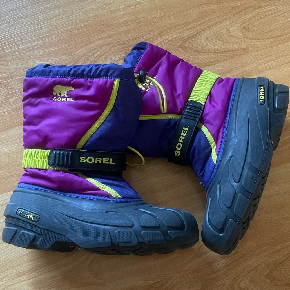 Youth Sz 5 SOREL Winter Boots EUC